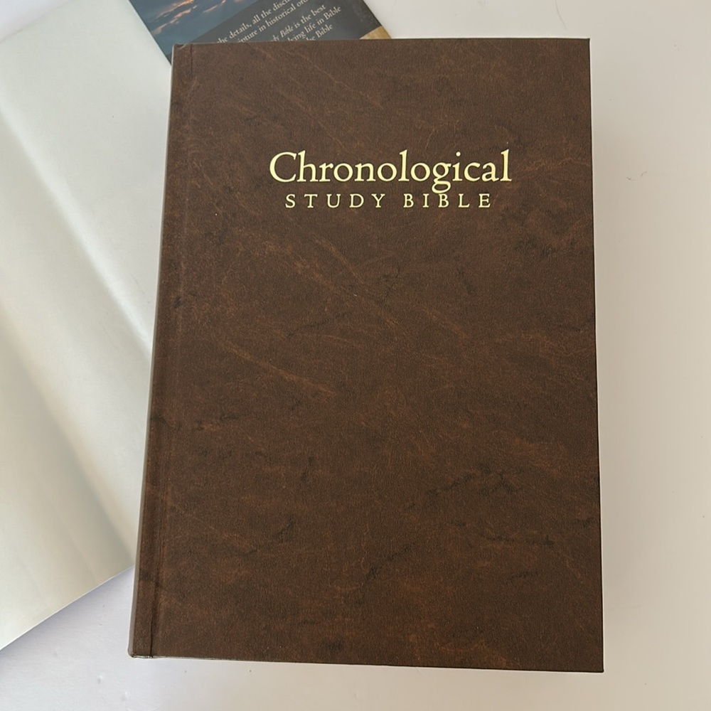 NIV, Chronological Study Bible Hardcover NWT - Picture 5 of 11